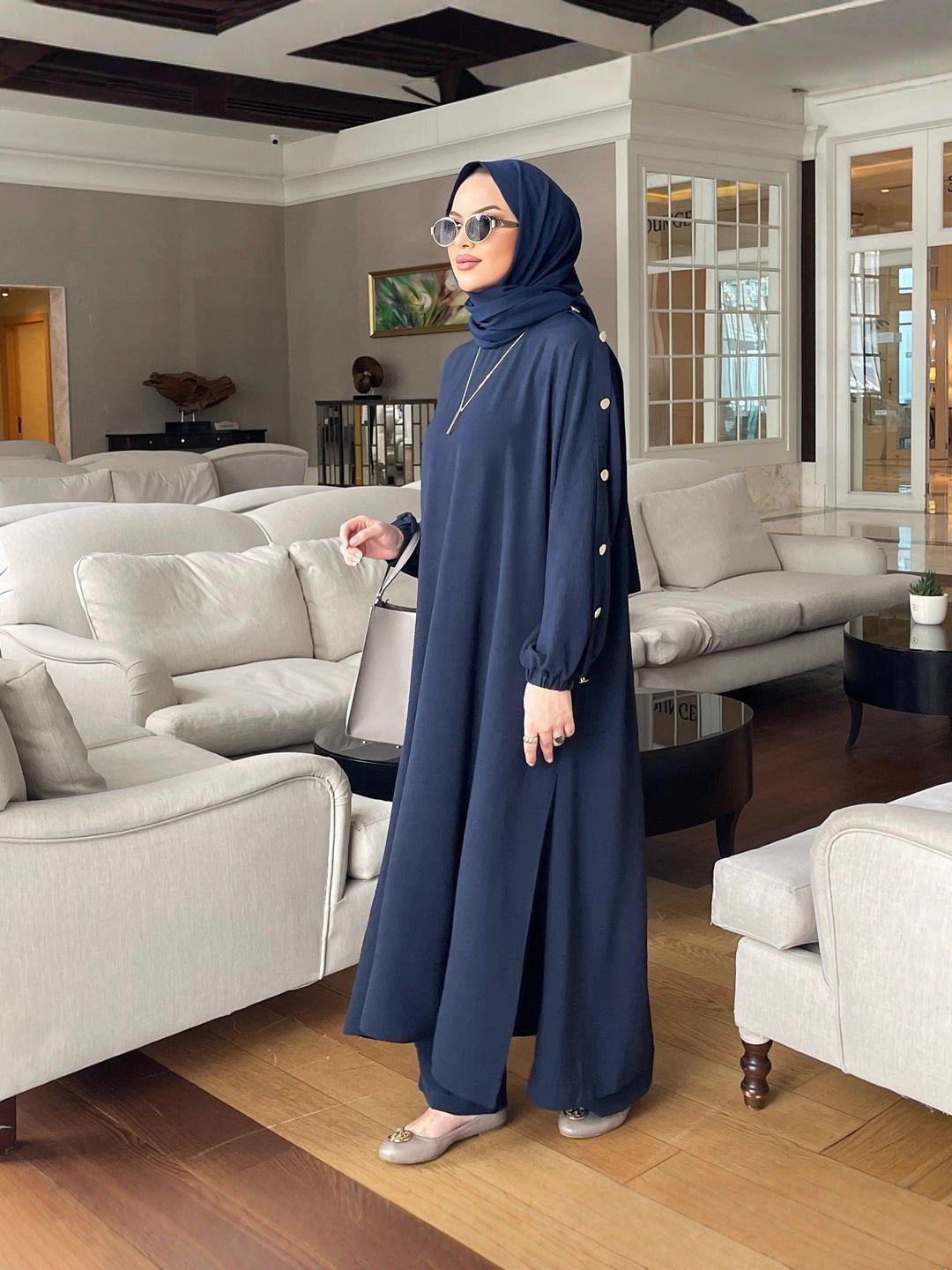 En stock, nouvelle tenue décontractée décontractée de couleur unie pour femmes musulmanes : boucle ronce dorée, poche ballonneuse, longue série